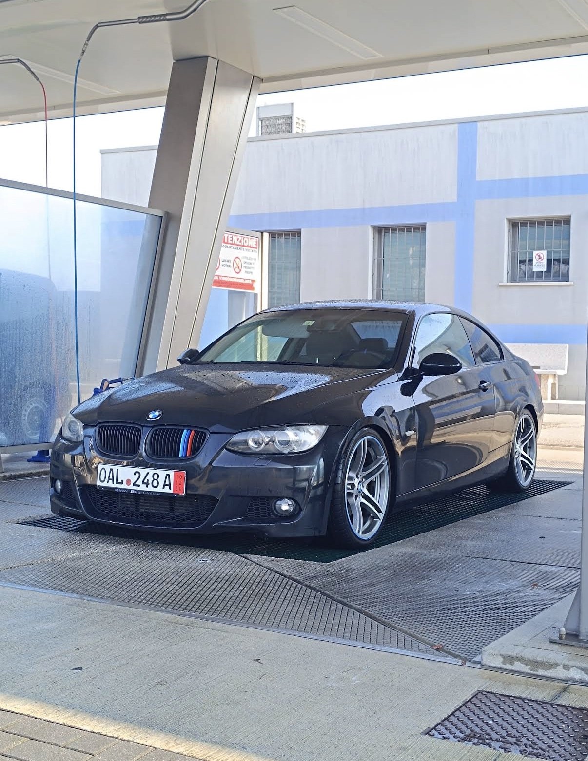 BMW Serie 3 Coupé scura